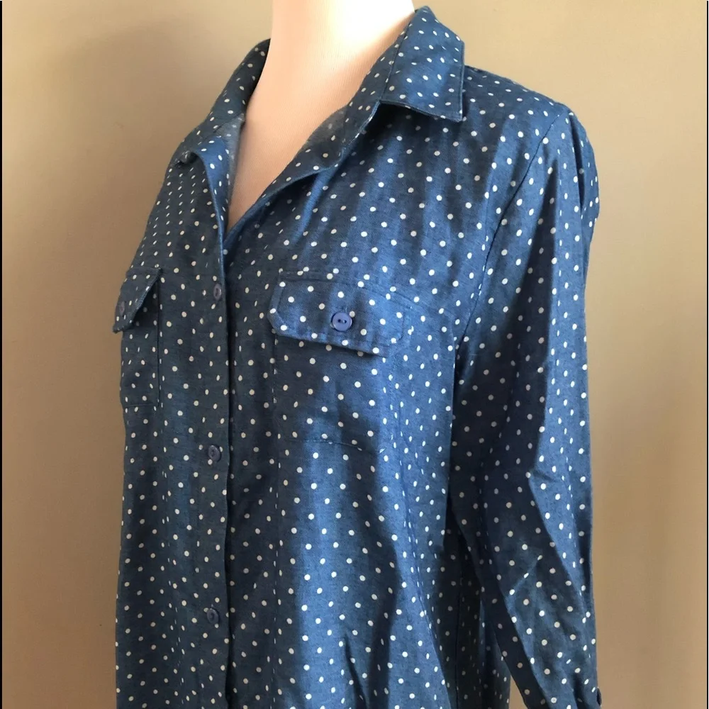 🩵Soft Dotted Button Down - Picture 4 of 8